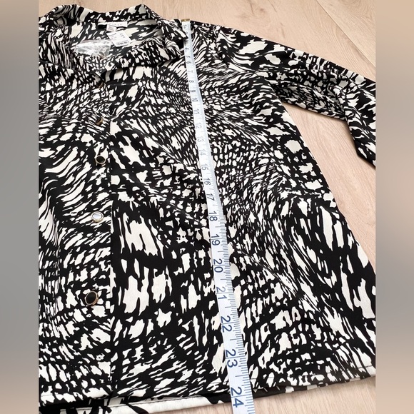 ✨NWT✨ Topshop Blouse Long Sleeve Black White Button Down Size 6 - Picture 9 of 10